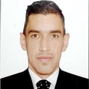 profesor con conocimientos en derecho laboral, constitucional, civil y administrativo